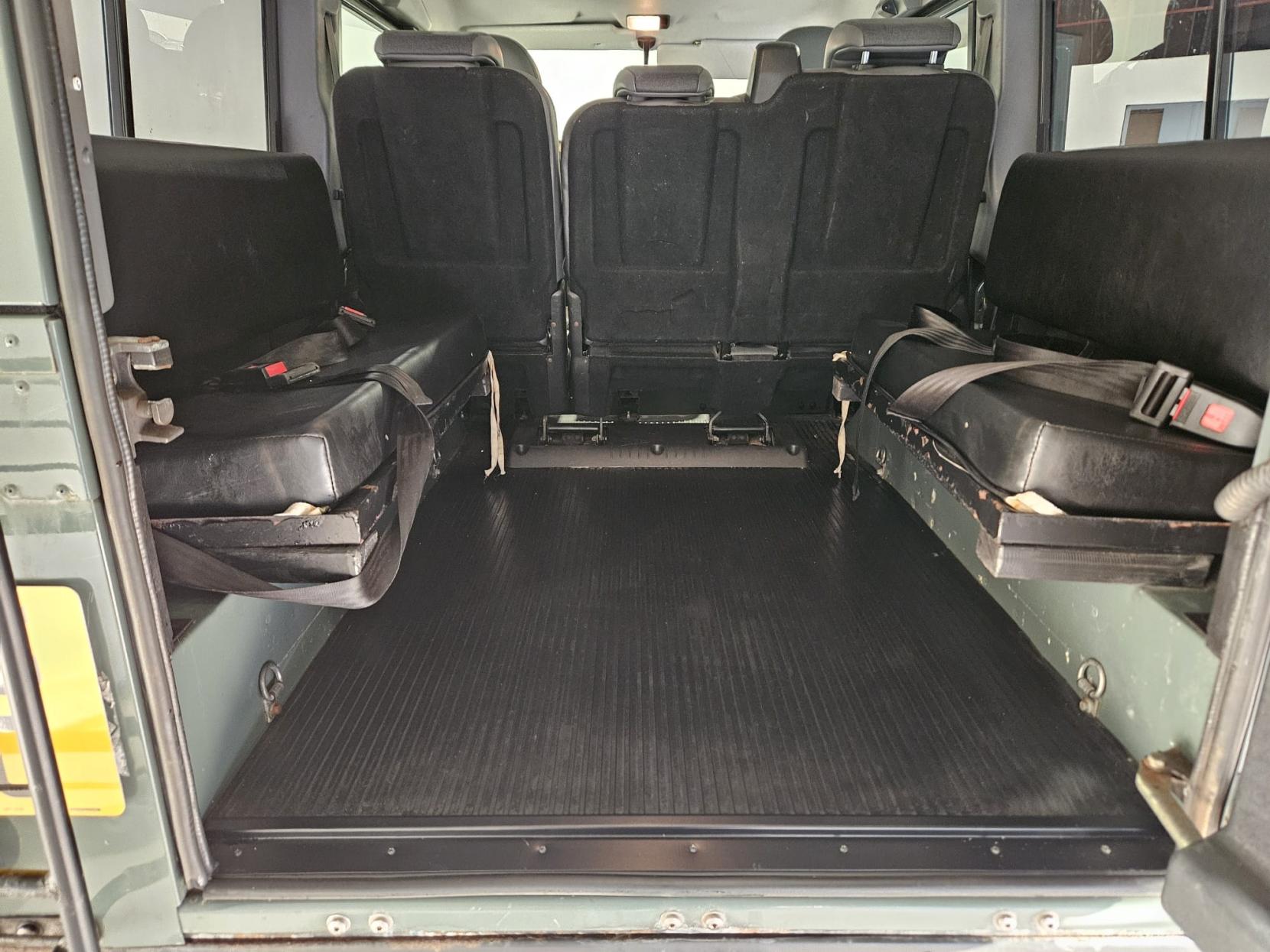 Land Rover Defender 110 2.2 TDCi County Station Wagon Double Cab 5dr Diesel Manual 4WD MWB Euro 5 (122 ps)