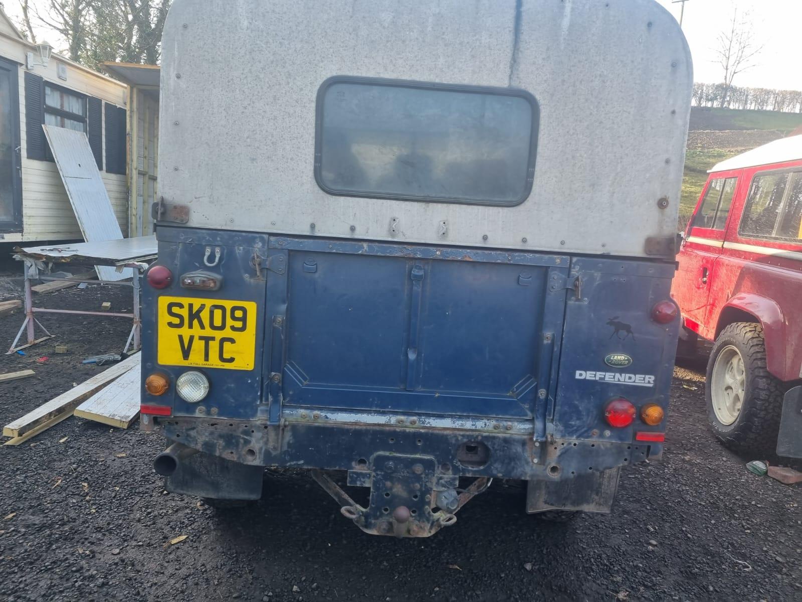 Land Rover Defender 110 2.4 TDCi County Pickup Double Cab 4dr Diesel Manual 4WD MWB Euro 4 (122 bhp)