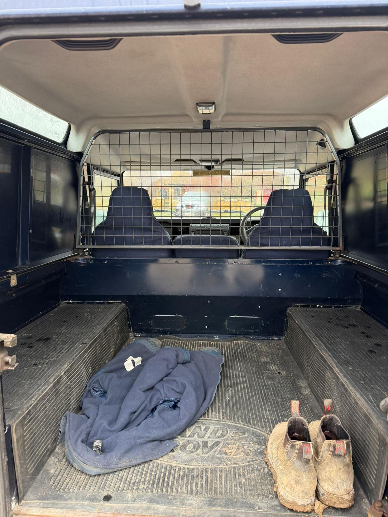 Land Rover Defender 90 2.5 TD5 County Hard Top SUV 3dr Diesel Manual SWB (282 g/km, 120 bhp)