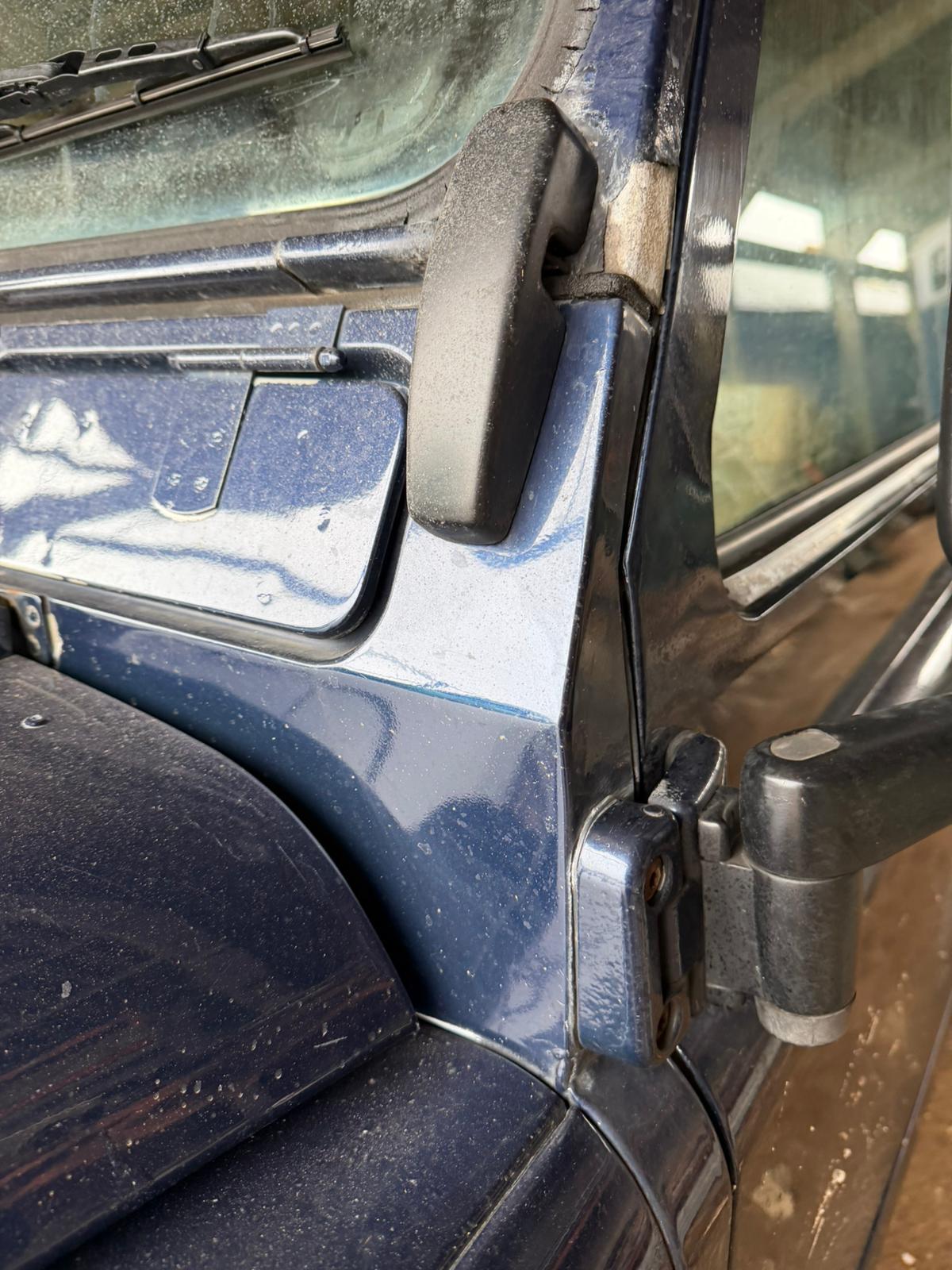 Land Rover Defender 90 2.5 TD5 County Hard Top SUV 3dr Diesel Manual SWB (282 g/km, 120 bhp)