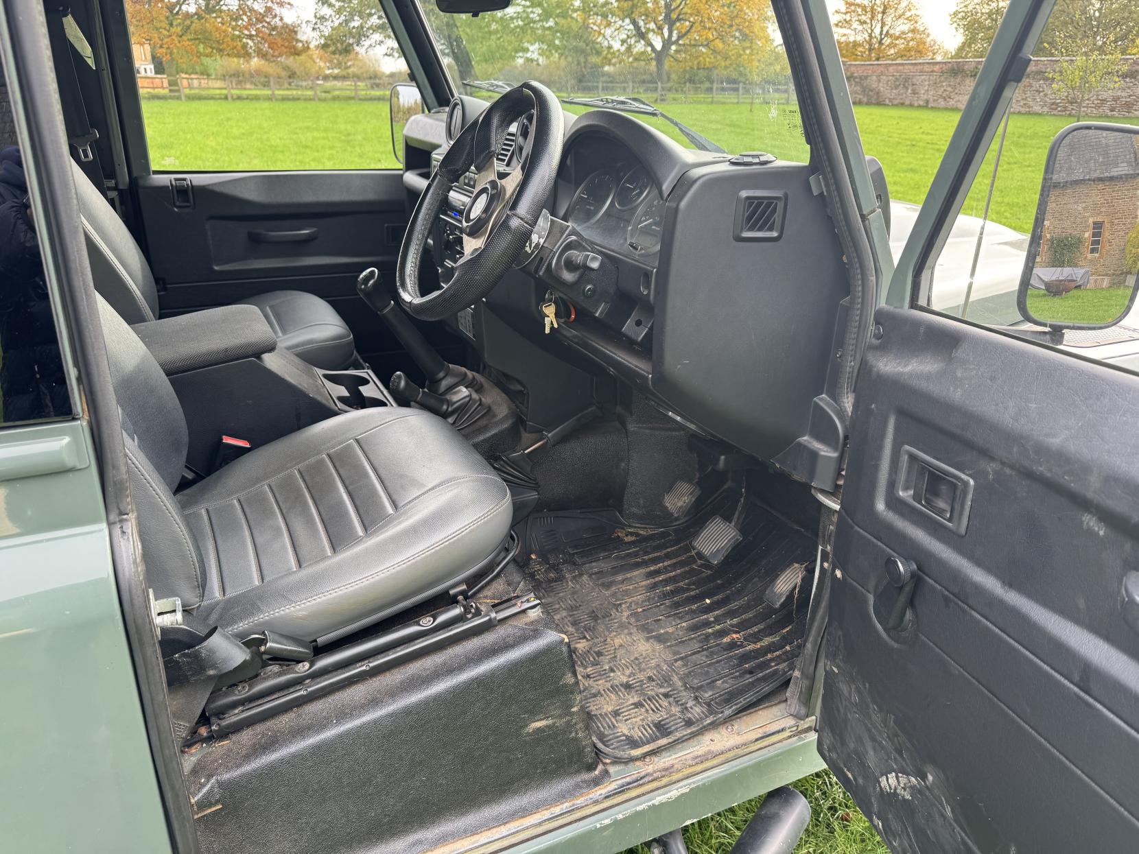 Land Rover Defender 90 2.4 County SUV LCV (2007 - 2016)