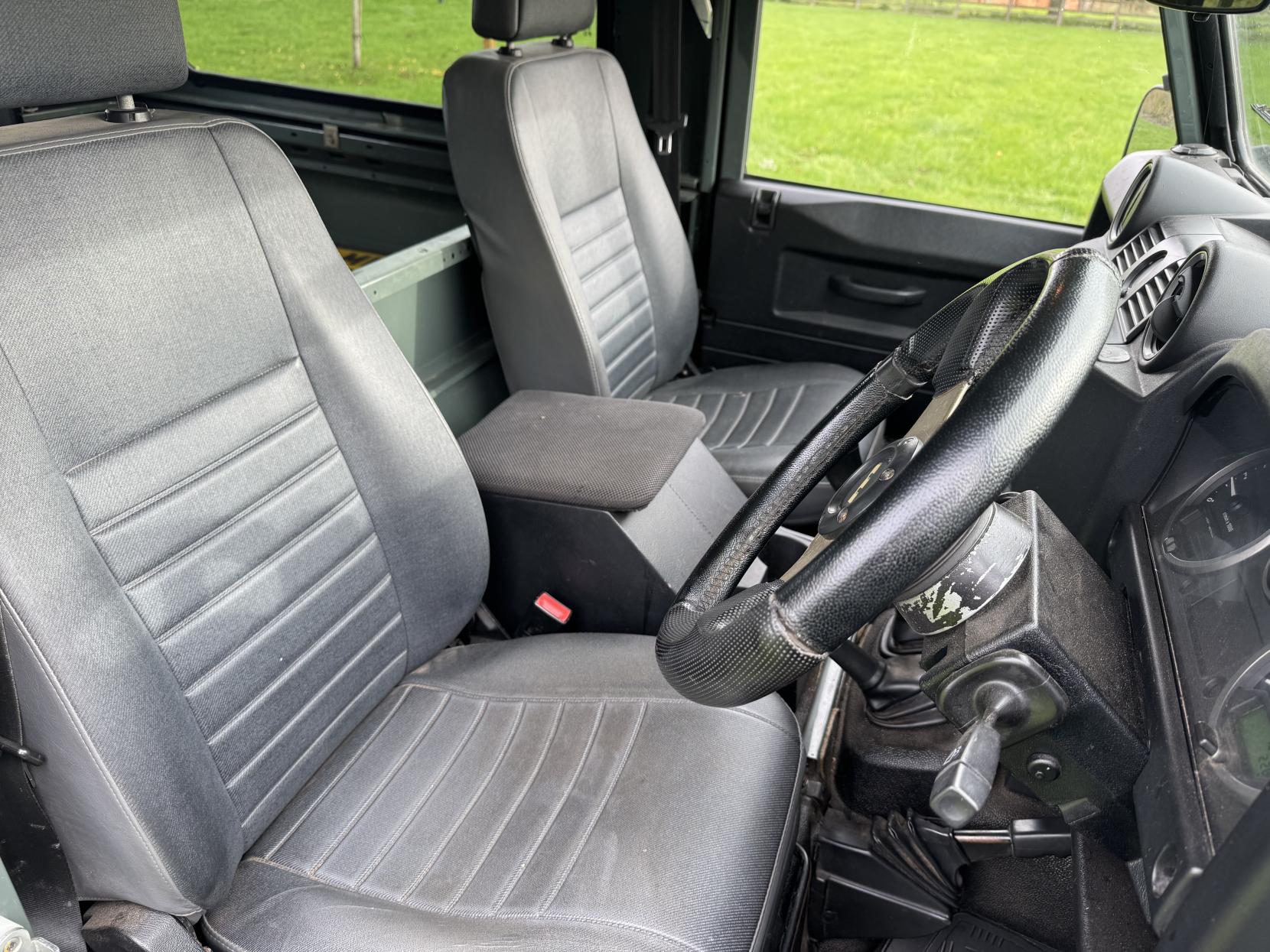 Land Rover Defender 90 2.4 County SUV LCV (2007 - 2016)