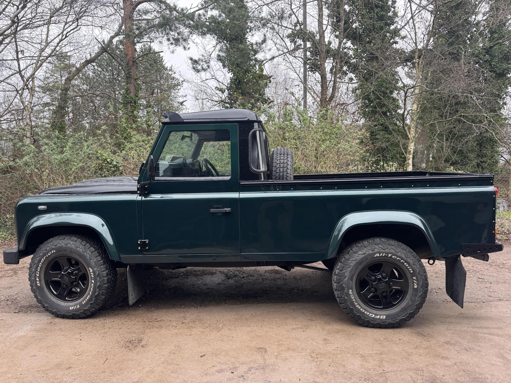 Land Rover Defender 110 2.4 TDCi County Pickup 2dr Diesel Manual 4WD MWB Euro 4 (122 bhp)