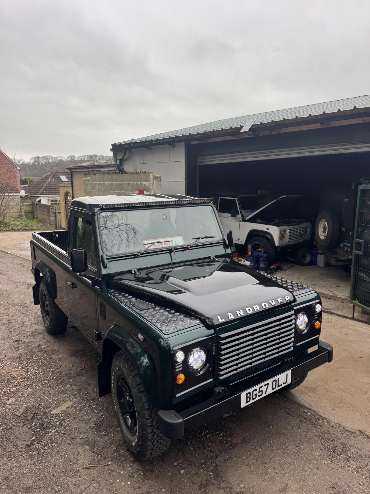 Land Rover Defender 110 2.4 TDCi County Pickup 2dr Diesel Manual 4WD MWB Euro 4 (122 bhp)