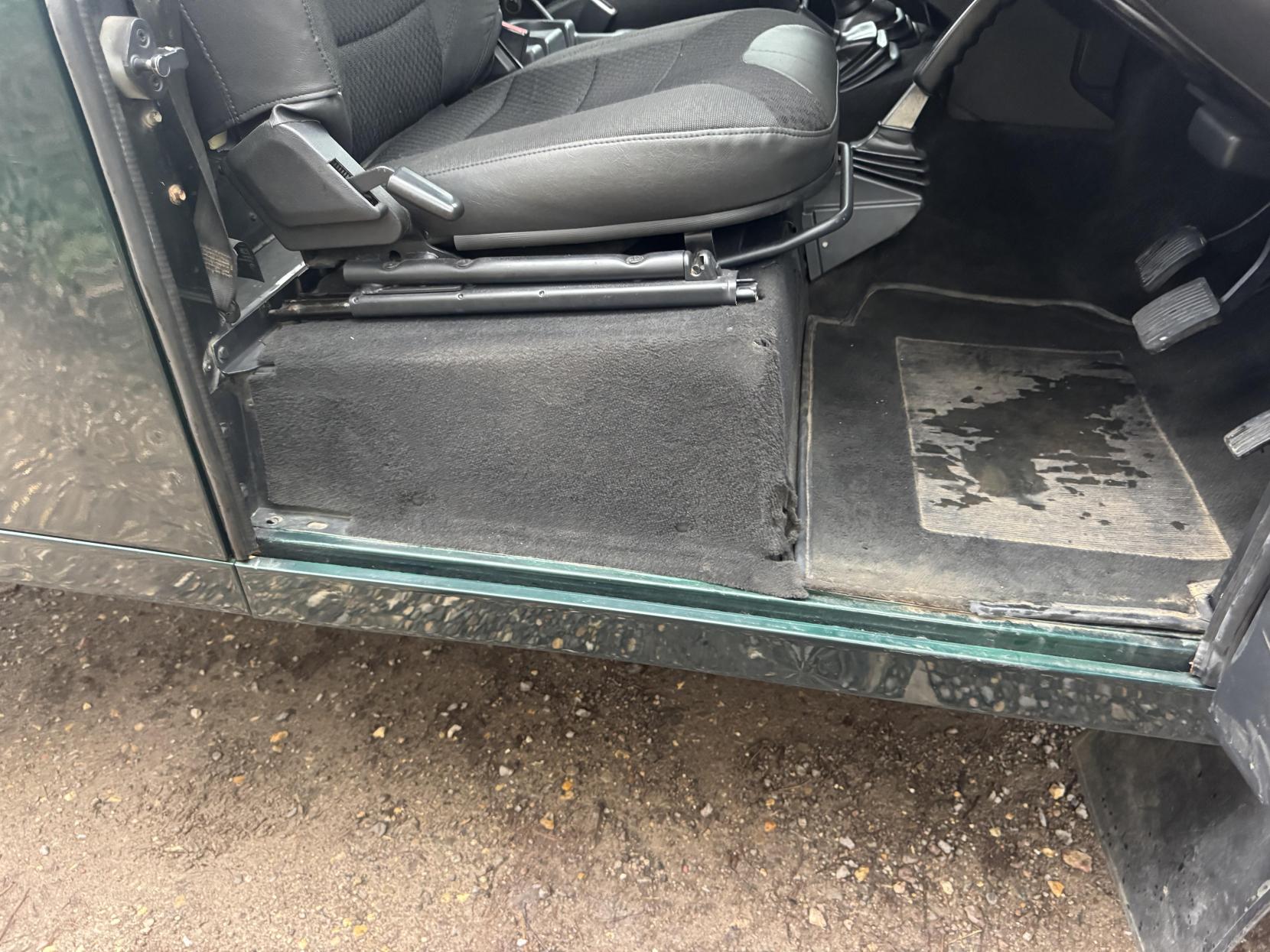 Land Rover Defender 110 2.4 TDCi County Pickup 2dr Diesel Manual 4WD MWB Euro 4 (122 bhp)