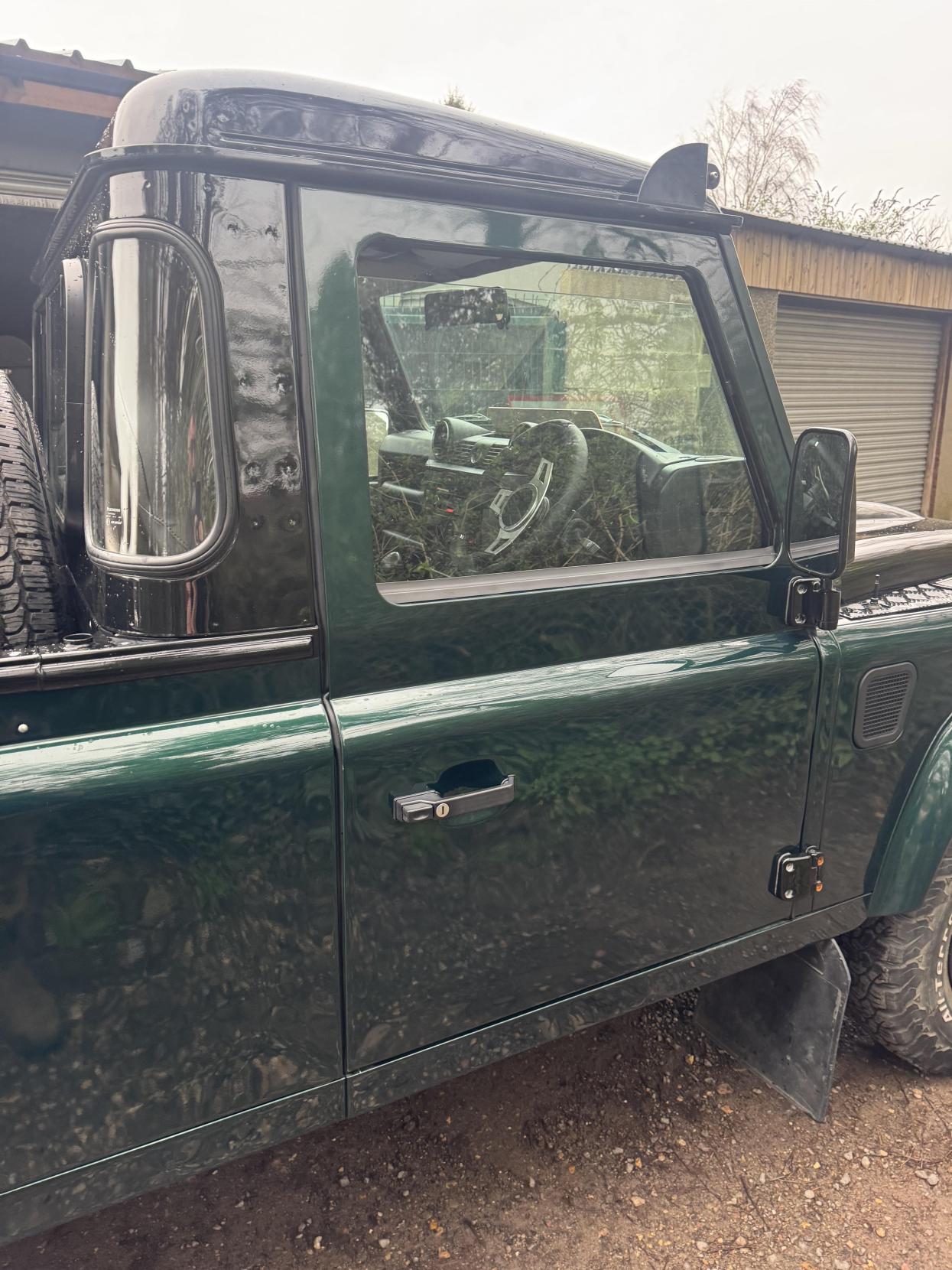 Land Rover Defender 110 2.4 TDCi County Pickup 2dr Diesel Manual 4WD MWB Euro 4 (122 bhp)