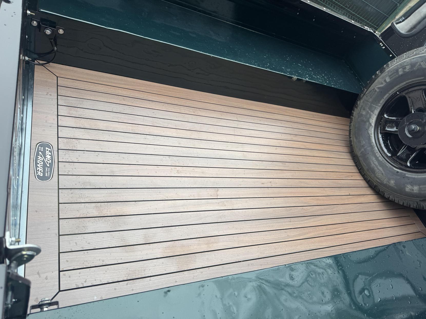 Land Rover Defender 110 2.4 TDCi County Pickup 2dr Diesel Manual 4WD MWB Euro 4 (122 bhp)