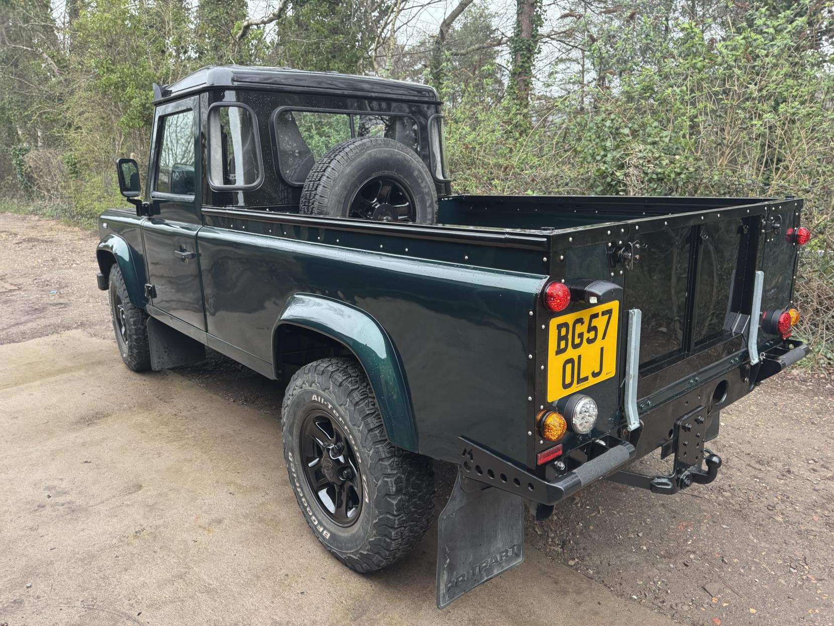 Land Rover Defender 110 2.4 TDCi County Pickup 2dr Diesel Manual 4WD MWB Euro 4 (122 bhp)