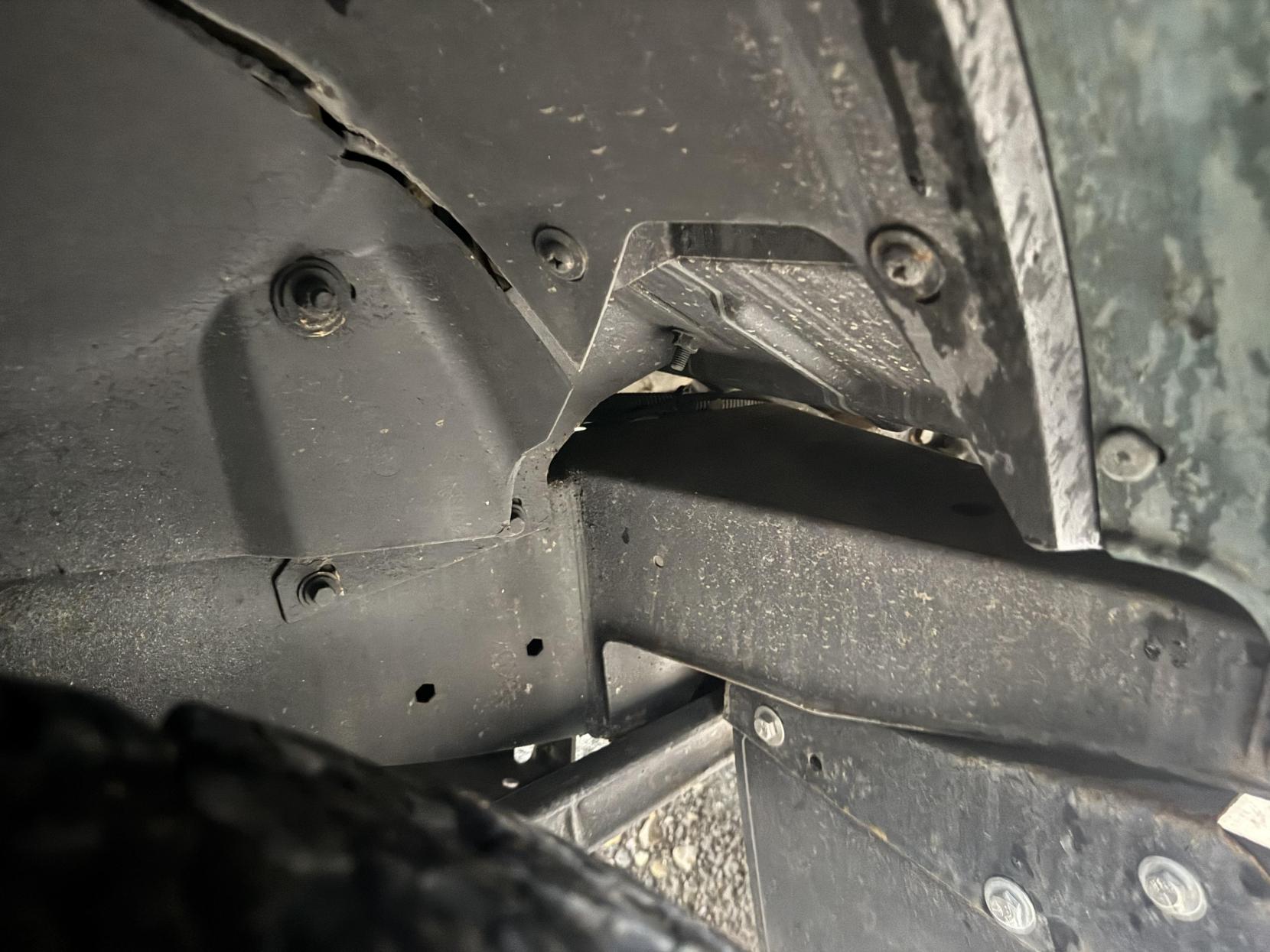 Land Rover Defender 110 2.4 TDCi County Pickup 2dr Diesel Manual 4WD MWB Euro 4 (122 bhp)