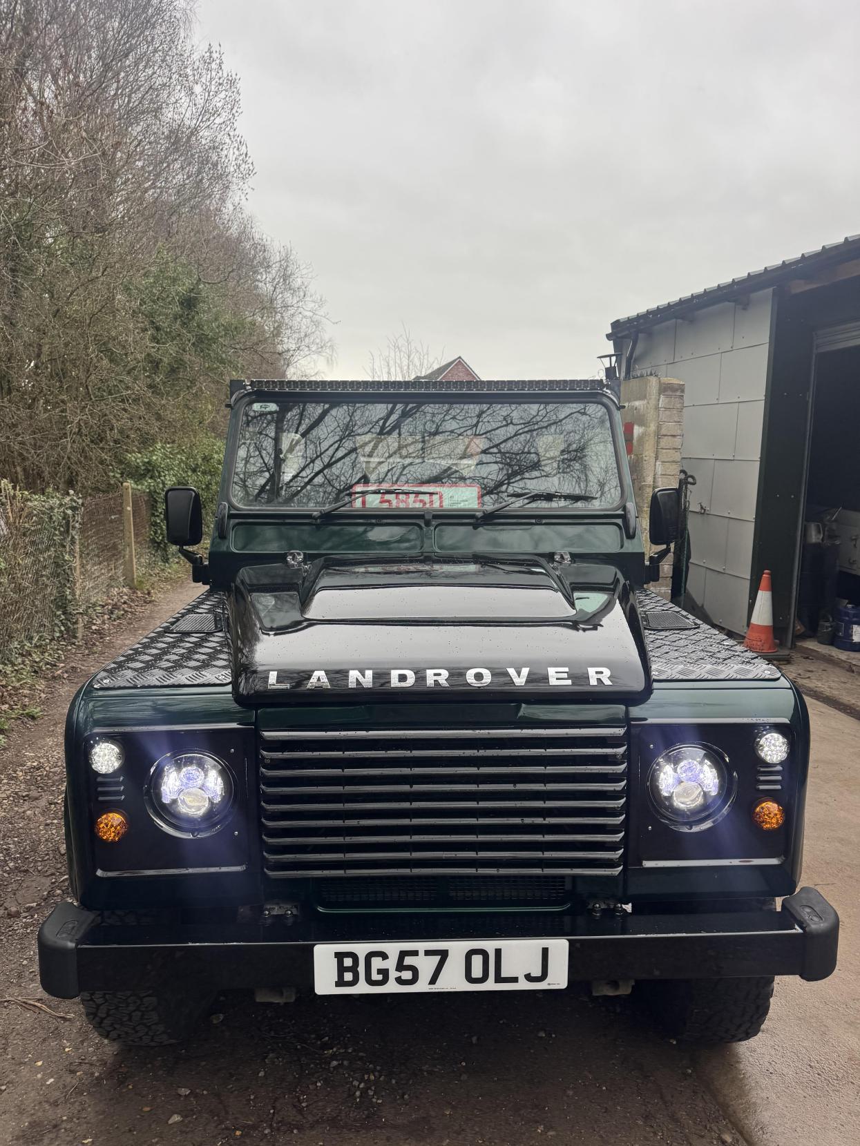 Land Rover Defender 110 2.4 TDCi County Pickup 2dr Diesel Manual 4WD MWB Euro 4 (122 bhp)