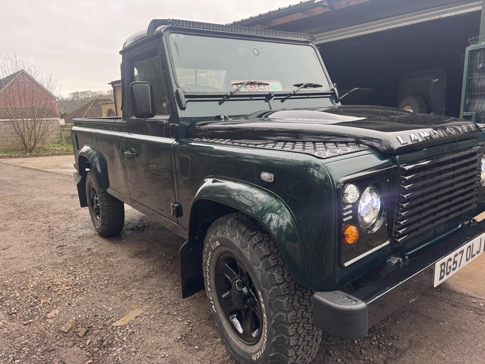 Land Rover Defender 110 2.4 TDCi County Pickup 2dr Diesel Manual 4WD MWB Euro 4 (122 bhp)