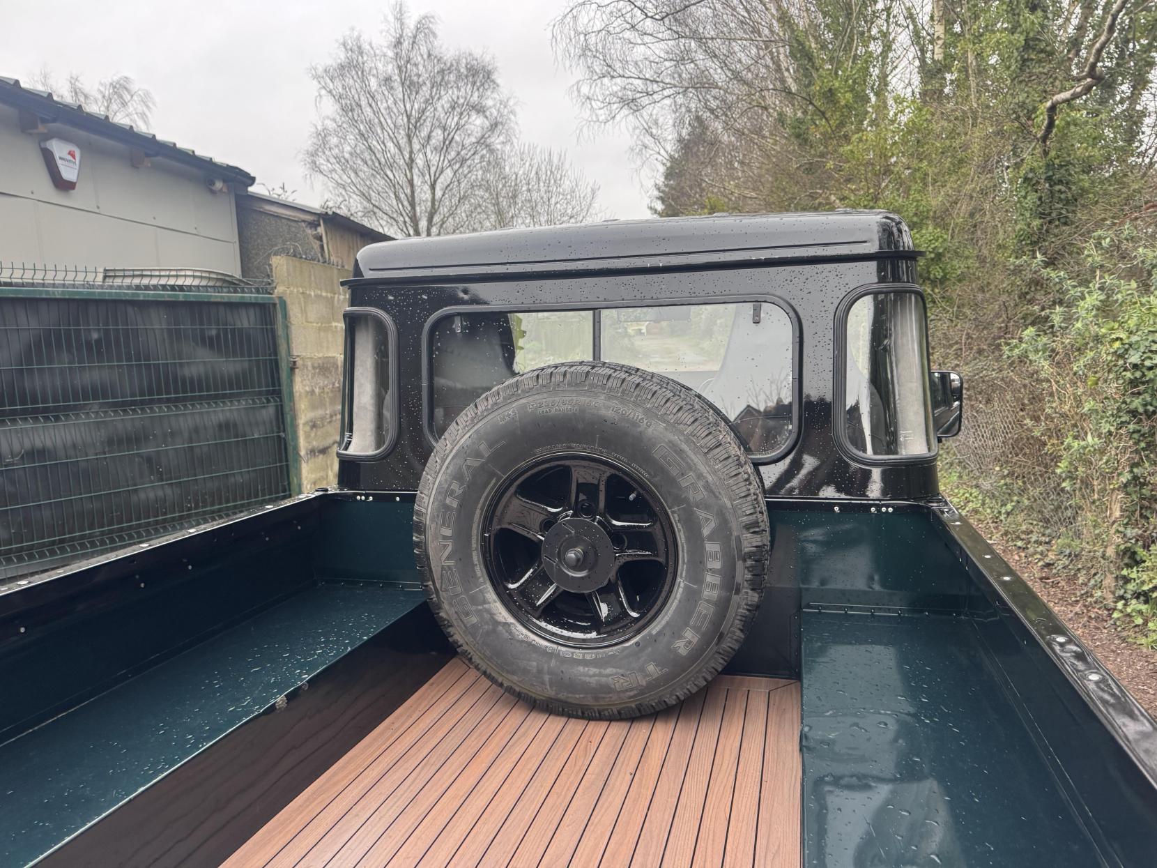 Land Rover Defender 110 2.4 TDCi County Pickup 2dr Diesel Manual 4WD MWB Euro 4 (122 bhp)