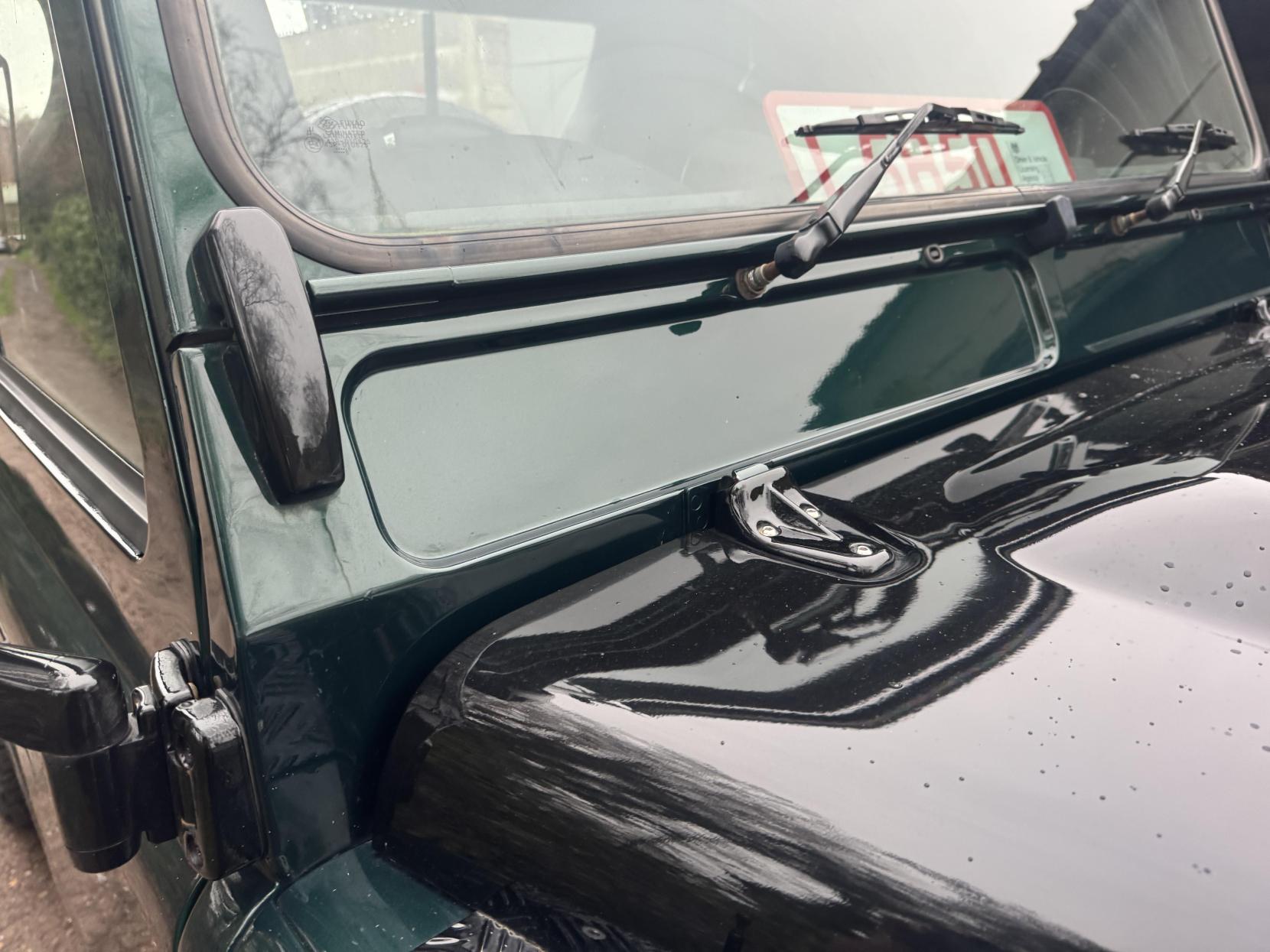 Land Rover Defender 110 2.4 TDCi County Pickup 2dr Diesel Manual 4WD MWB Euro 4 (122 bhp)