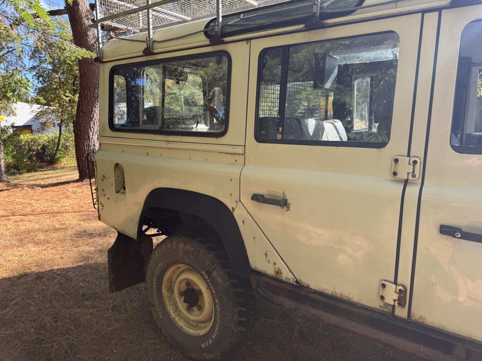 Land Rover Defender 110 2.5 TD5 SUV 5dr Diesel Manual (280 g/km, 127 bhp)
