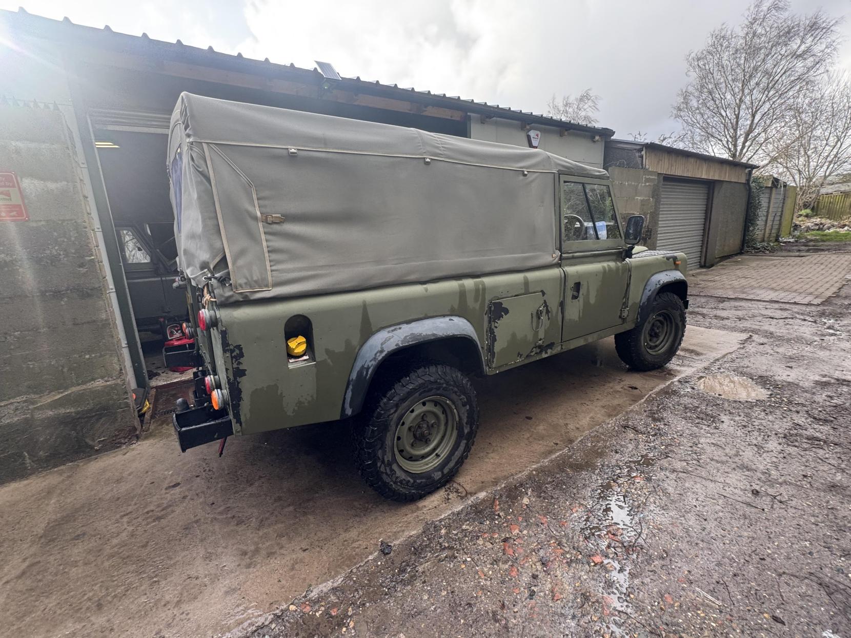 Land Rover Defender 110 2.5 Pickup (1990 - 2006)
