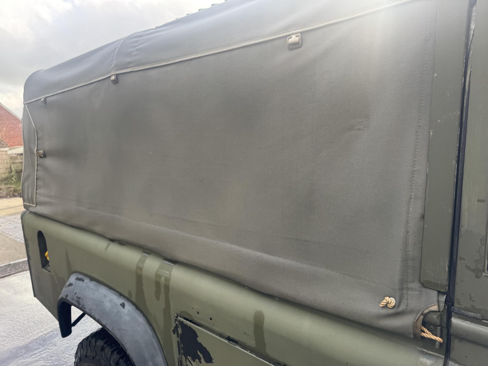 Land Rover Defender 110 2.5 Pickup (1990 - 2006)