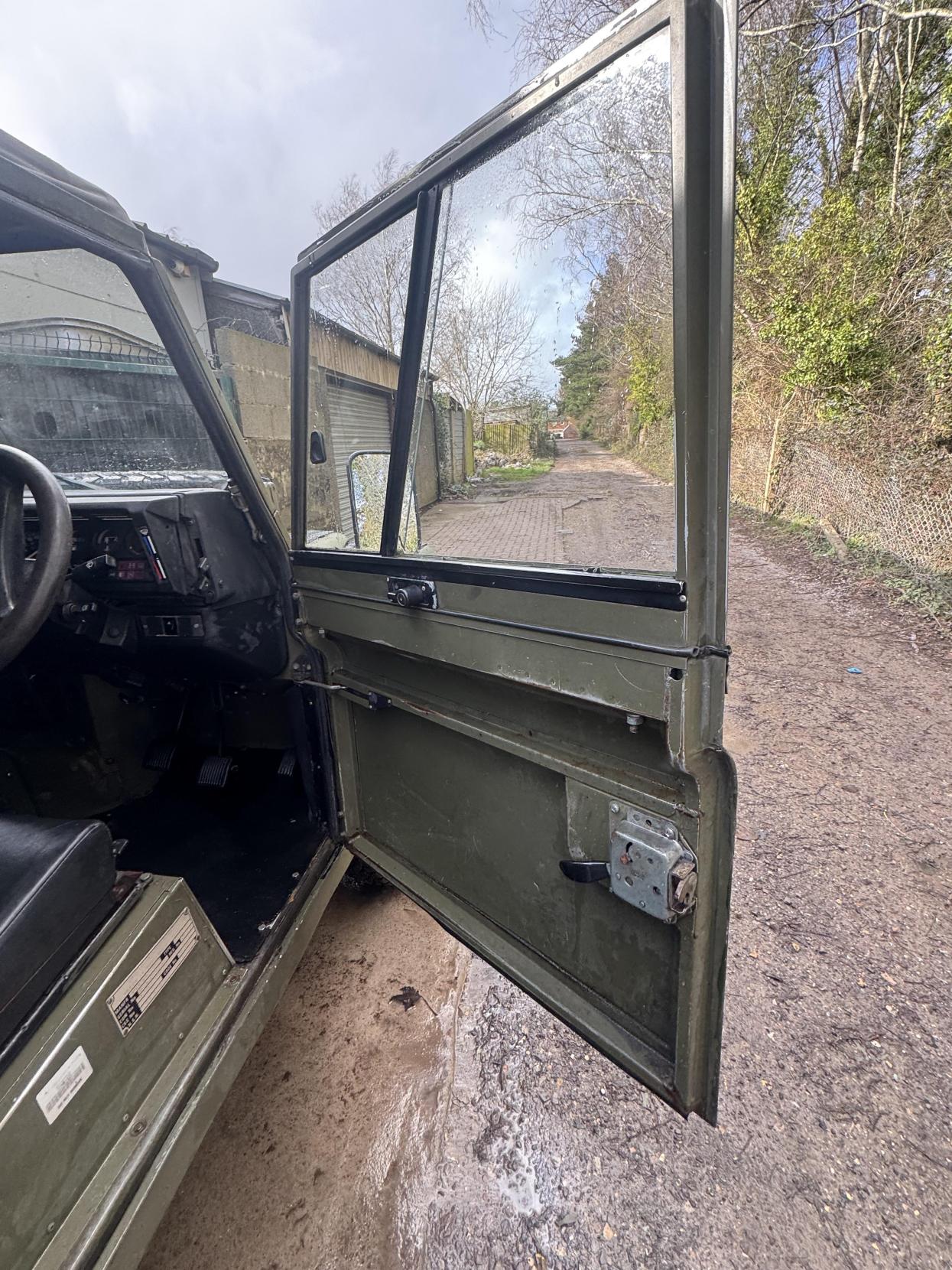 Land Rover Defender 110 2.5 Pickup (1990 - 2006)