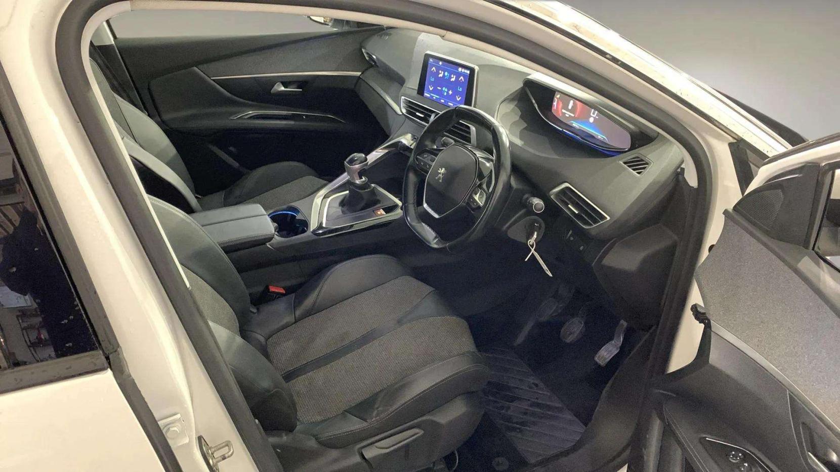 Peugeot 3008 1.2 PureTech Allure SUV 5dr Petrol Manual Euro 6 (s/s) (130 ps)