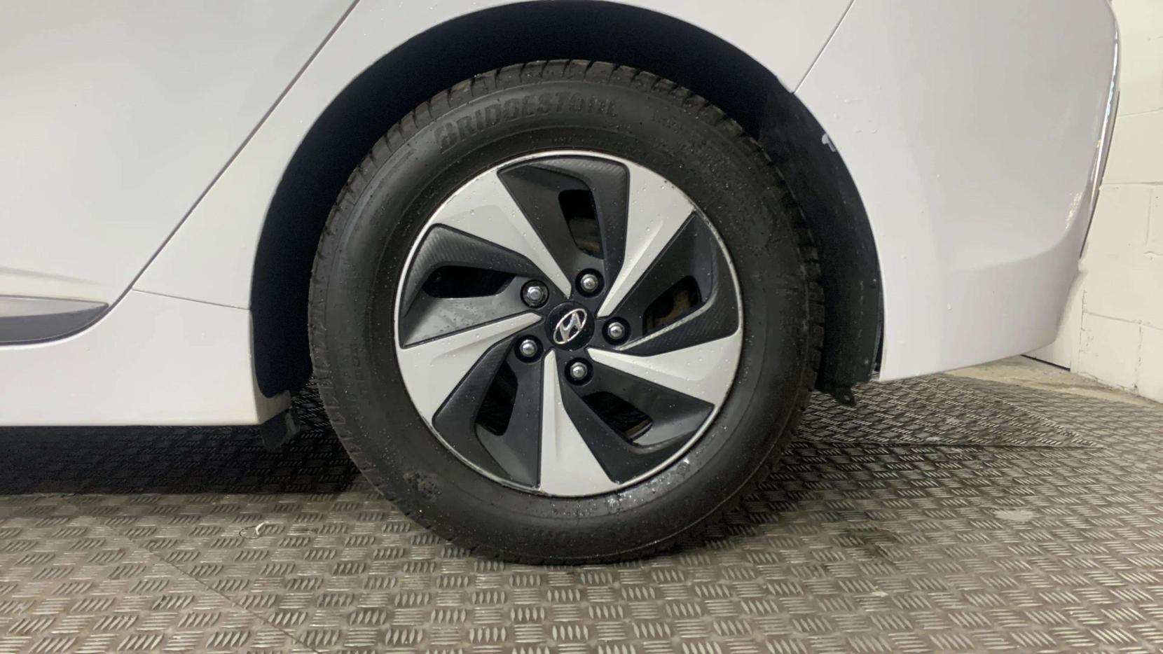 Hyundai IONIQ 1.6 h-GDi Premium SE Hatchback 5dr Petrol Hybrid DCT Euro 6 (s/s) (141 ps)