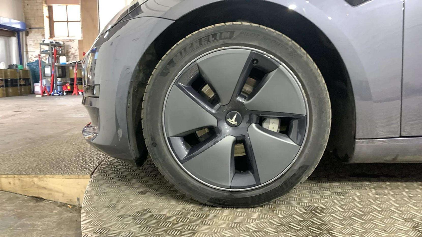 Tesla Model 3 Standard Range Plus Saloon 4dr Electric Auto RWD (241 bhp)