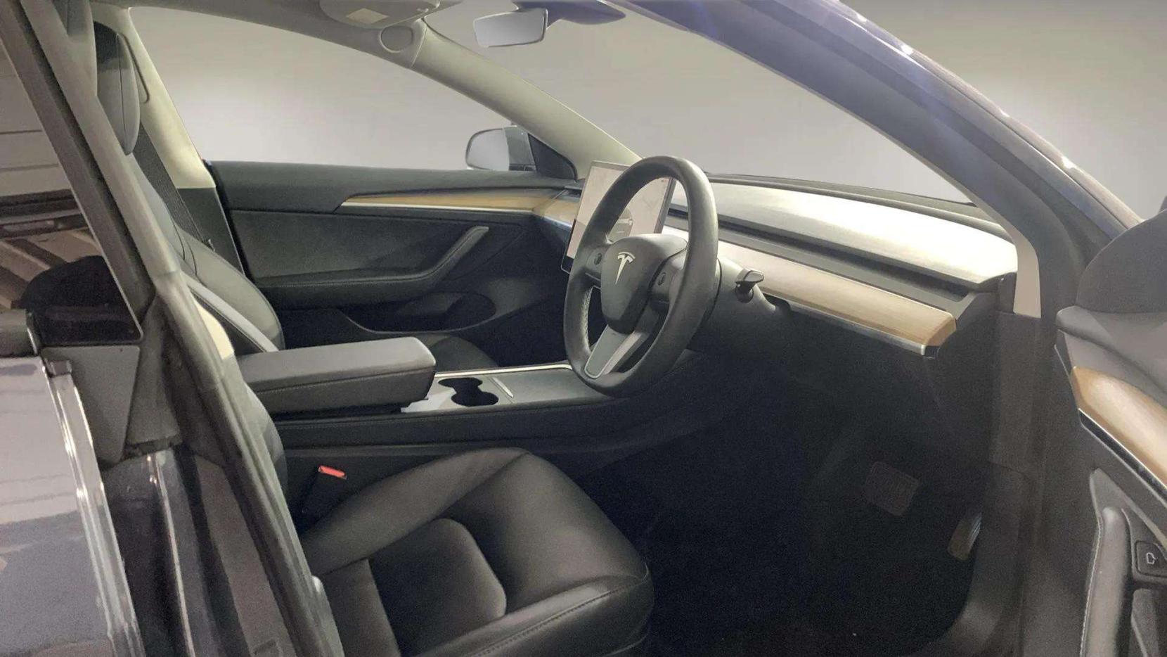 Tesla Model 3 Standard Range Plus Saloon 4dr Electric Auto RWD (241 bhp)