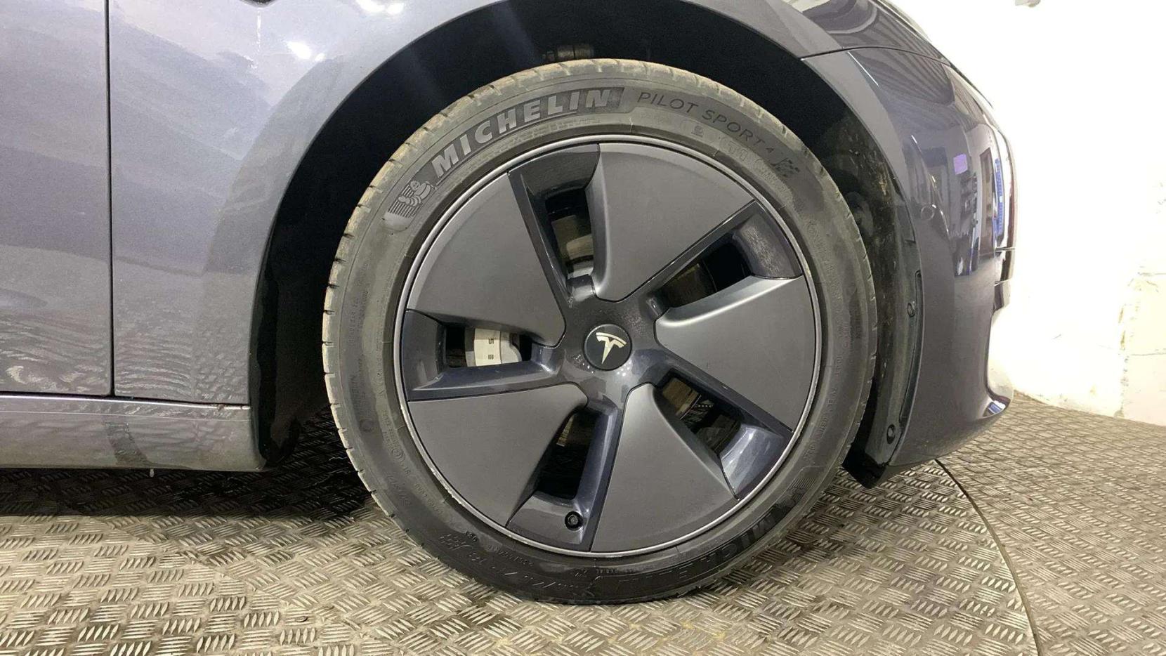 Tesla Model 3 Standard Range Plus Saloon 4dr Electric Auto RWD (241 bhp)