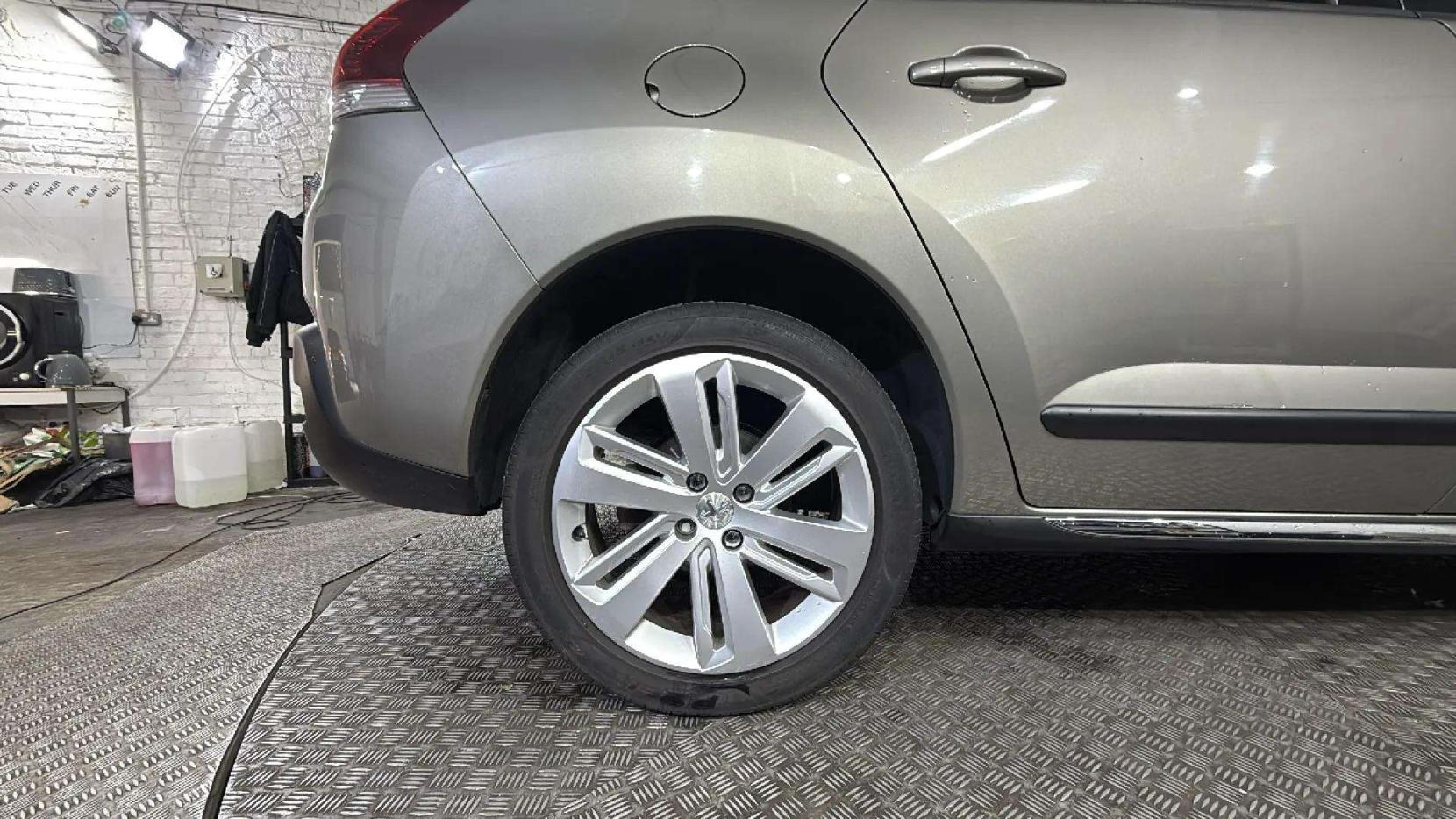 Peugeot 3008 2.0 HDi Allure SUV 5dr Diesel Auto Euro 5 (163 ps)