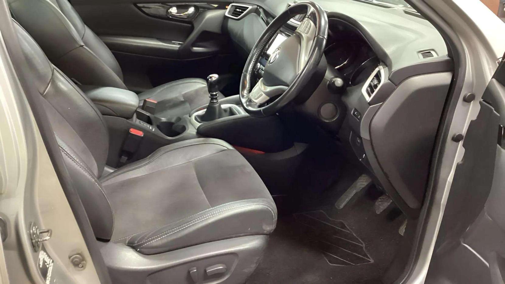 Nissan Qashqai 1.2 DIG-T N-Vision SUV 5dr Petrol Manual 2WD Euro 6 (s/s) (115 ps)