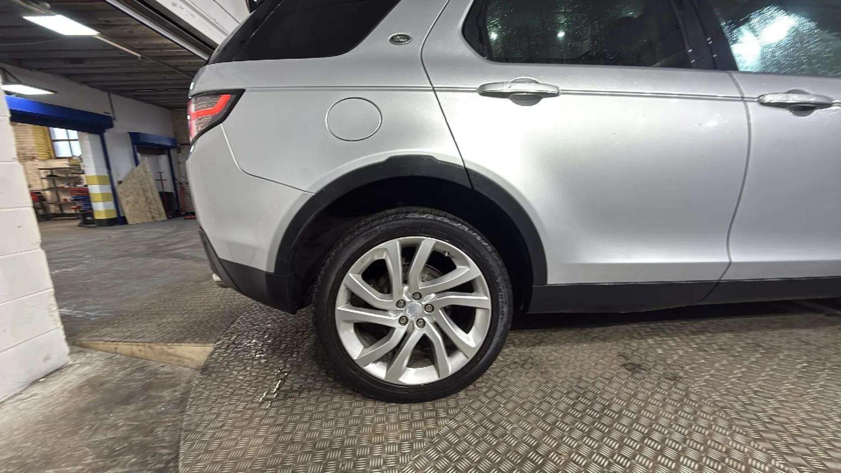 Land Rover Discovery Sport 2.0 TD4 HSE Luxury SUV 5dr Diesel Auto 4WD Euro 6 (s/s) (180 ps)
