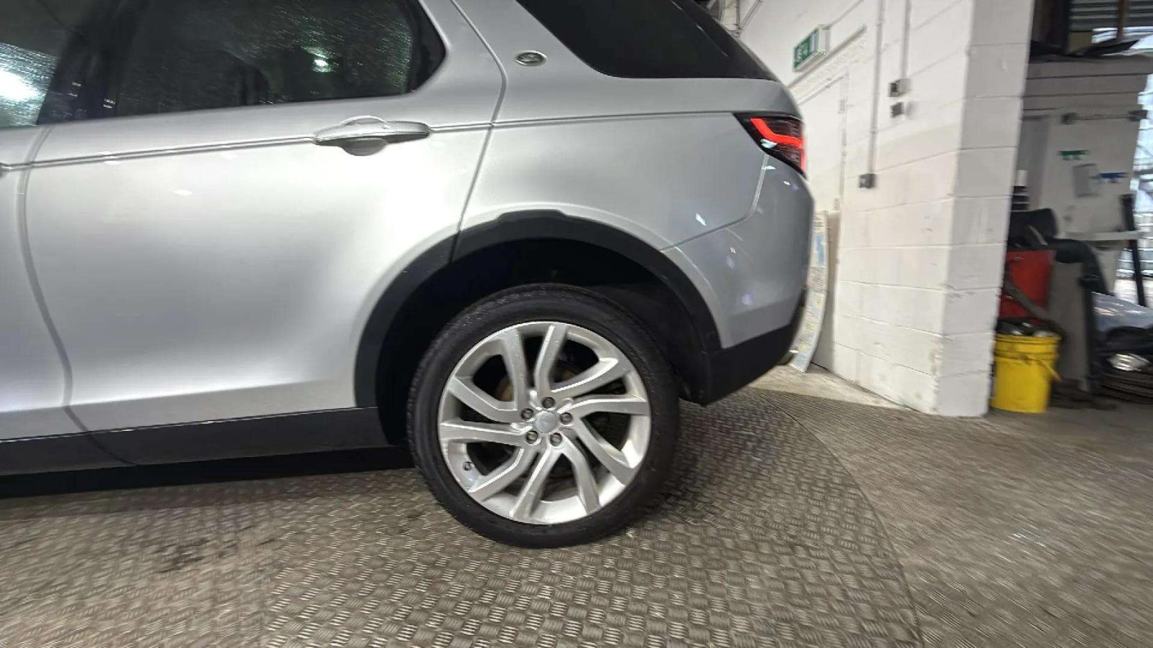 Land Rover Discovery Sport 2.0 TD4 HSE Luxury SUV 5dr Diesel Auto 4WD Euro 6 (s/s) (180 ps)