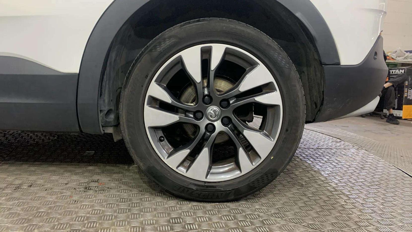 Vauxhall Grandland X 1.2 Turbo Sport Nav SUV 5dr Petrol Manual Euro 6 (s/s) (130 ps)