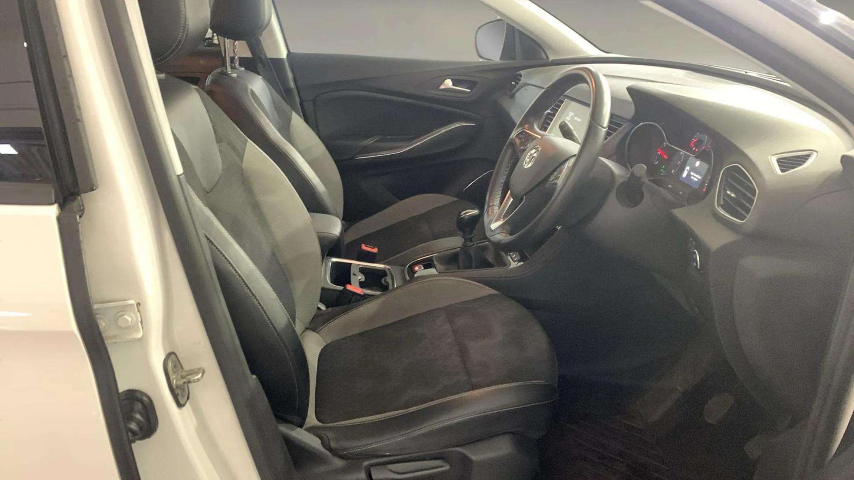 Vauxhall Grandland X 1.2 Turbo Sport Nav SUV 5dr Petrol Manual Euro 6 (s/s) (130 ps)
