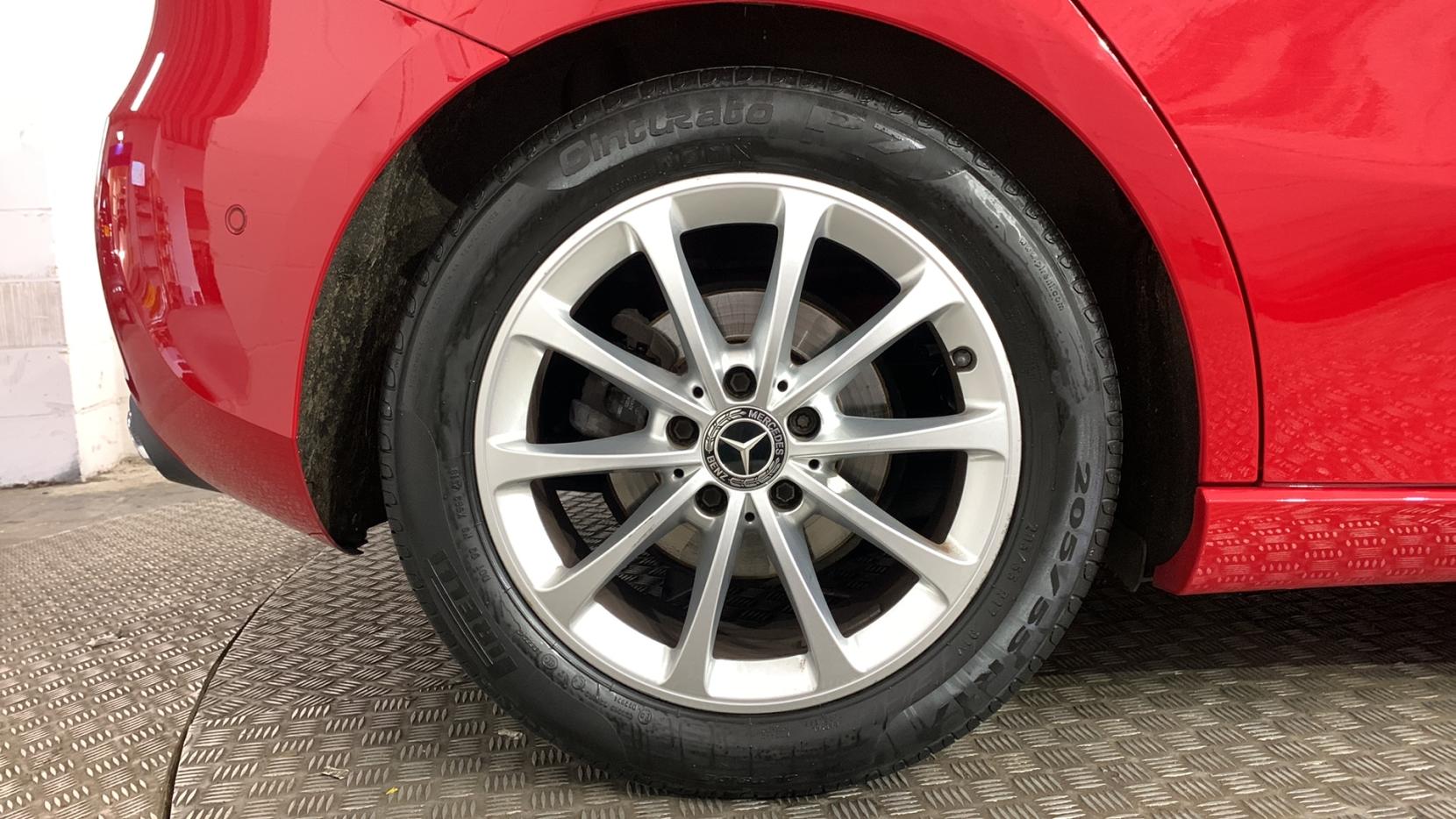 Mercedes-Benz A Class 1.5 A180d Sport (Premium) Hatchback 5dr Diesel 7G-DCT Euro 6 (s/s) (116 ps)