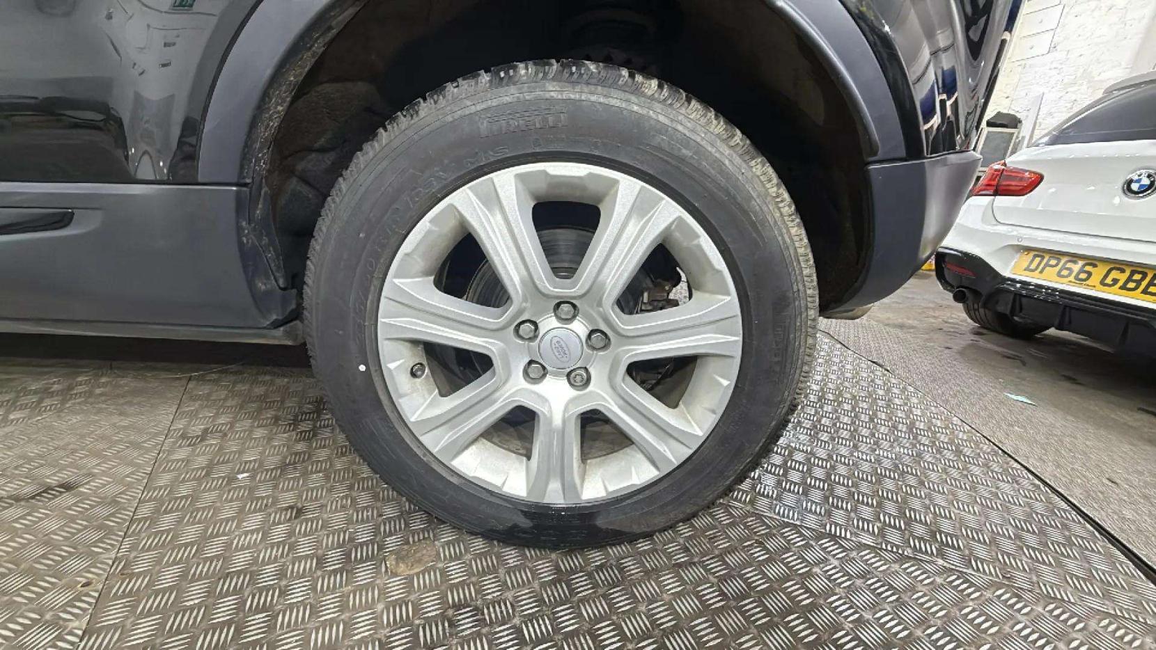 Land Rover Range Rover Evoque 2.0 TD4 SE Tech SUV 5dr Diesel Manual 4WD Euro 6 (s/s) (180 ps)