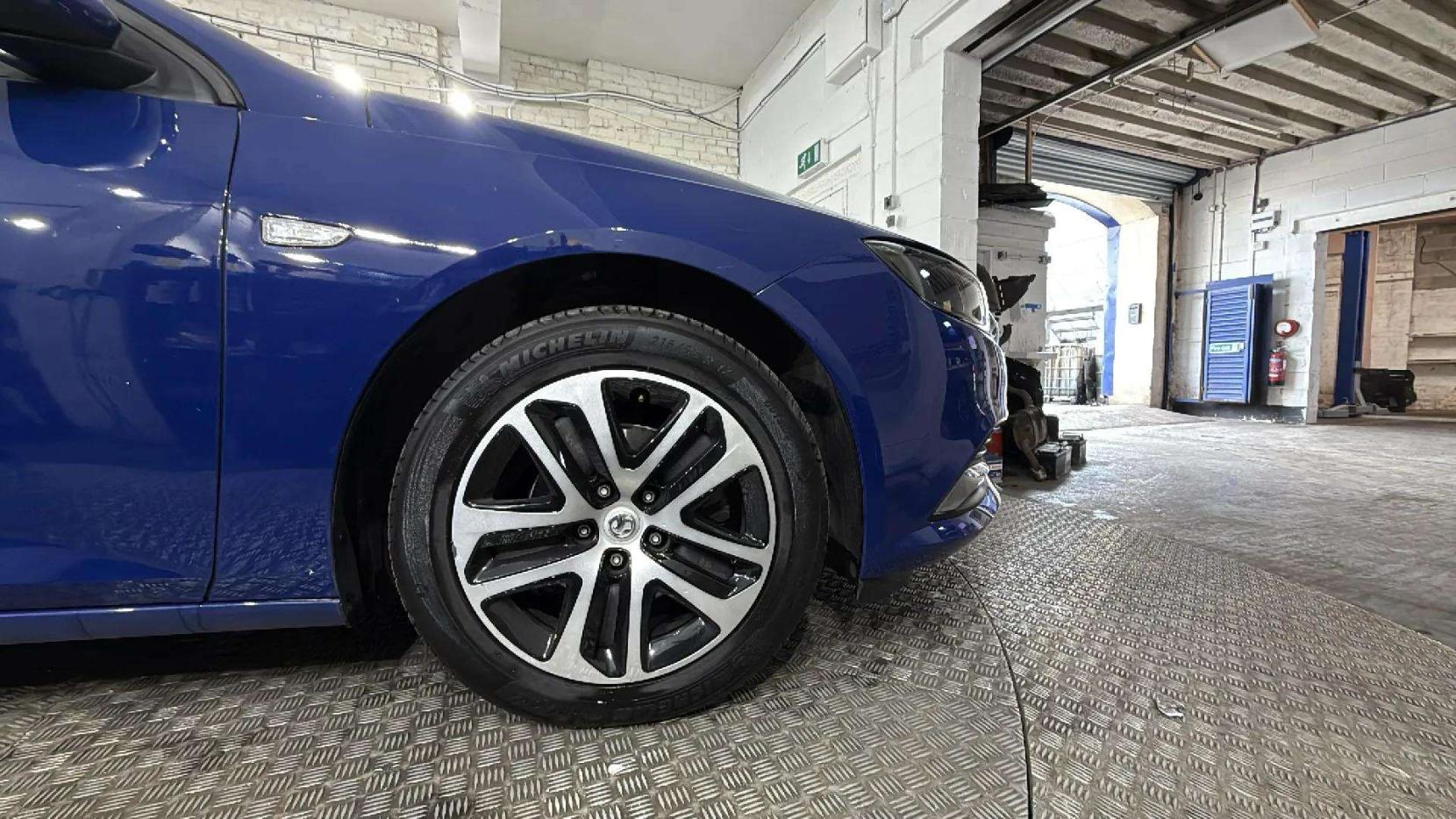 Vauxhall Insignia 1.6 Turbo D ecoTEC Design Nav Grand Sport 5dr Diesel Manual Euro 6 (s/s) (110 ps)