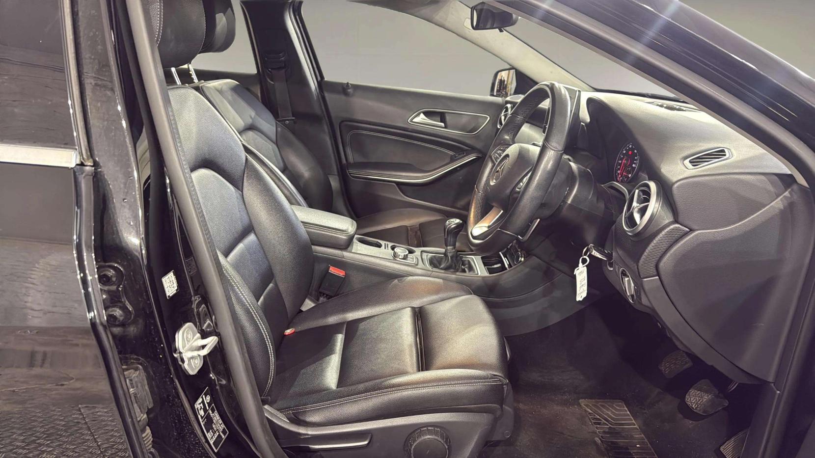 Mercedes-Benz A Class 1.5 A180d SE (Executive) Hatchback 5dr Diesel Manual Euro 6 (s/s) (109 ps)