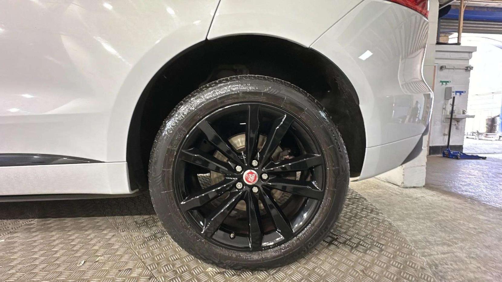 Jaguar F-PACE 2.0 D180 R-Sport SUV 5dr Diesel Auto AWD Euro 6 (s/s) (180 ps)