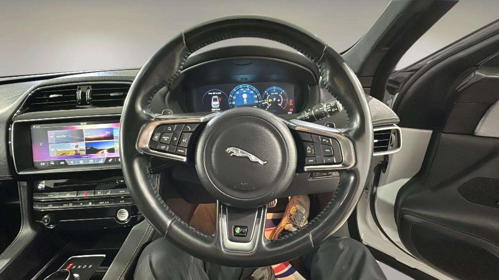 Jaguar F-PACE 2.0 D180 R-Sport SUV 5dr Diesel Auto AWD Euro 6 (s/s) (180 ps)