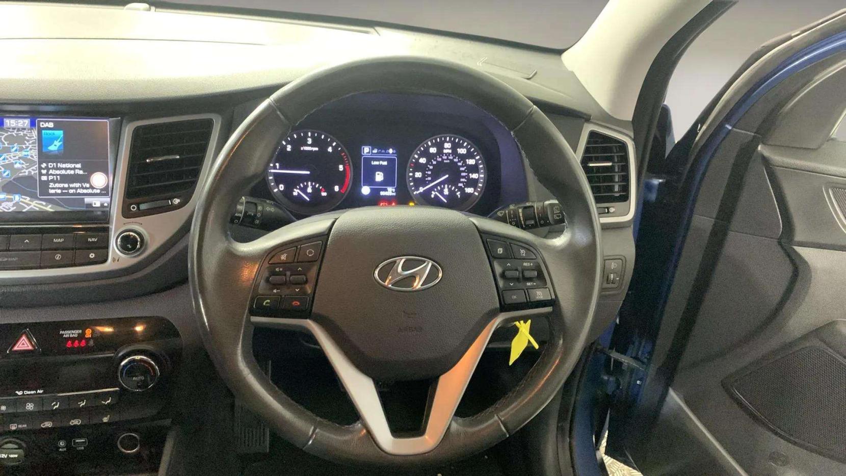 Hyundai TUCSON 2.0 CRDi SE Nav SUV 5dr Diesel Auto 4WD Euro 6 (136 ps)
