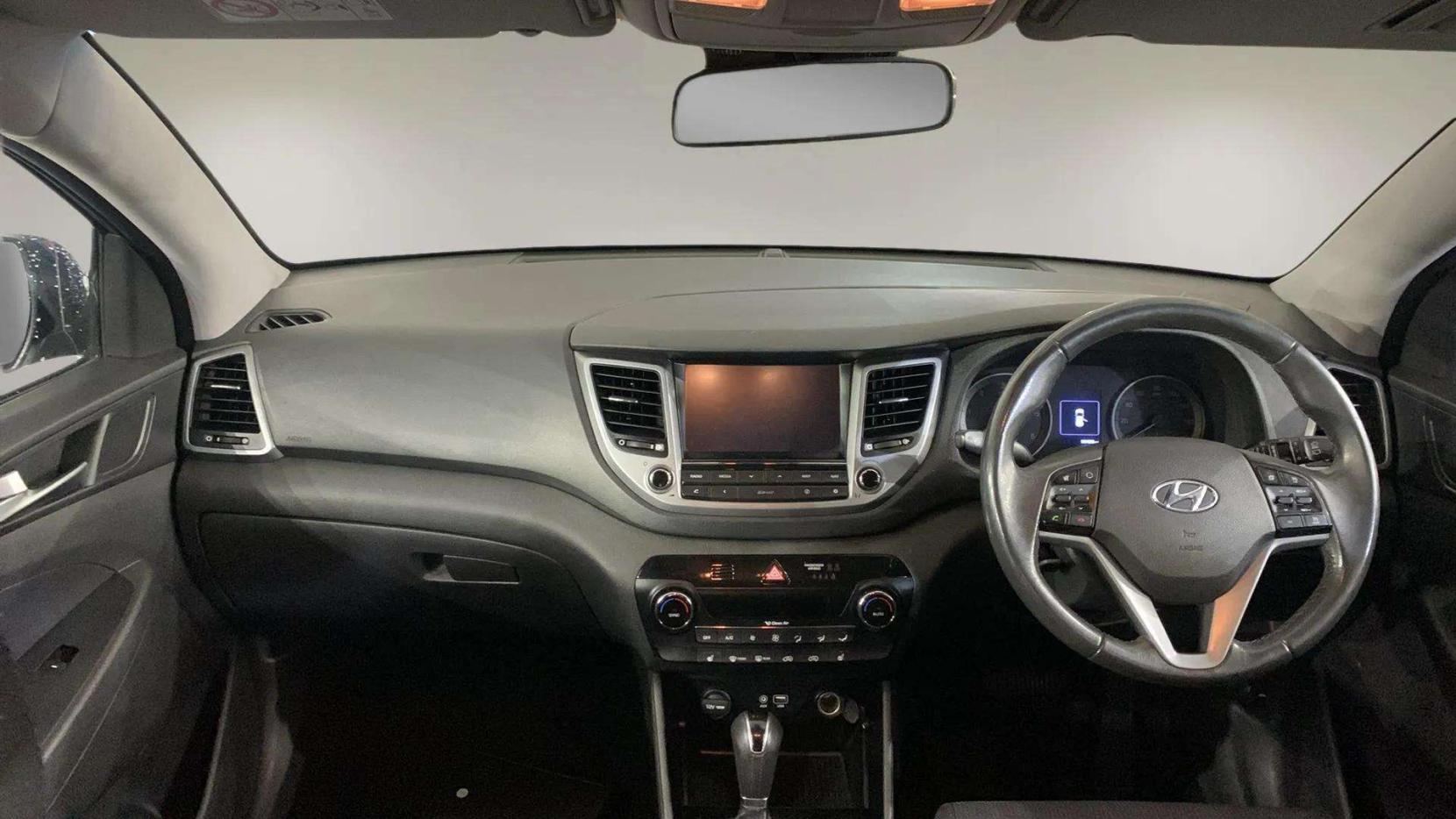 Hyundai TUCSON 2.0 CRDi SE Nav SUV 5dr Diesel Auto 4WD Euro 6 (136 ps)