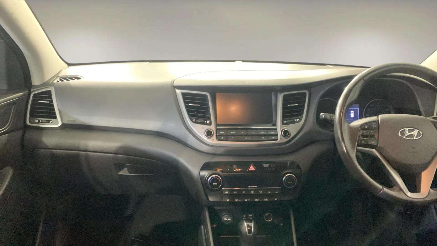 Hyundai TUCSON 2.0 CRDi SE Nav SUV 5dr Diesel Auto 4WD Euro 6 (136 ps)