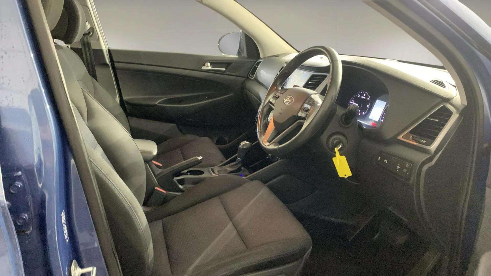 Hyundai TUCSON 2.0 CRDi SE Nav SUV 5dr Diesel Auto 4WD Euro 6 (136 ps)