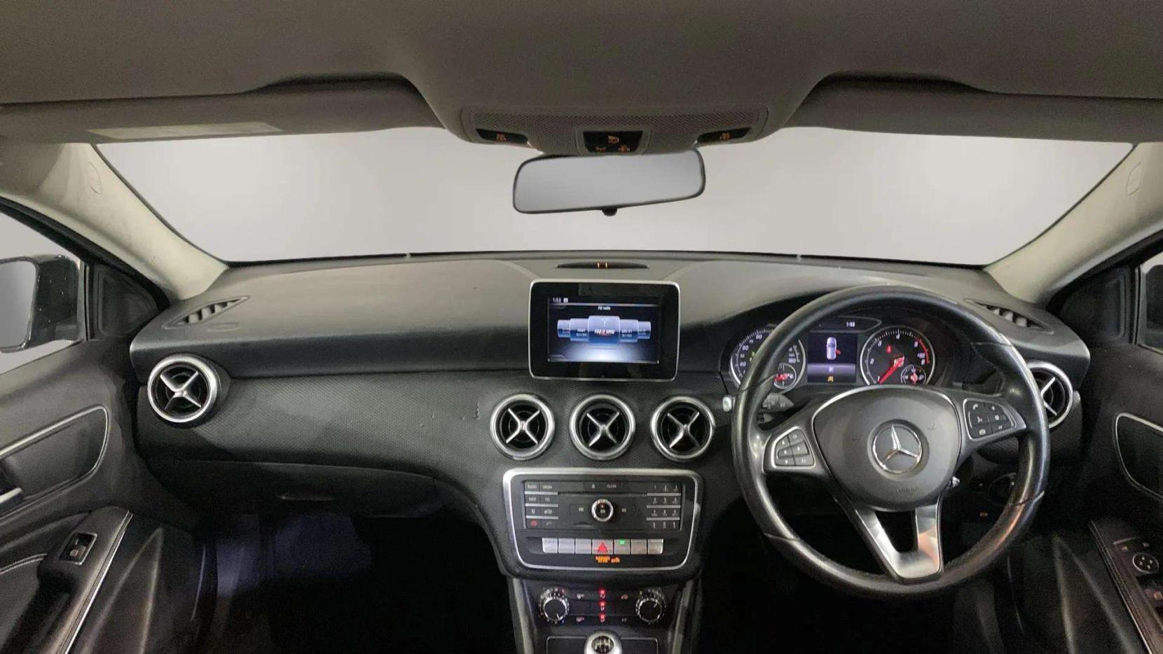 Mercedes-Benz A Class 1.5 A180d SE (Executive) Hatchback 5dr Diesel Manual Euro 6 (s/s) (109 ps)