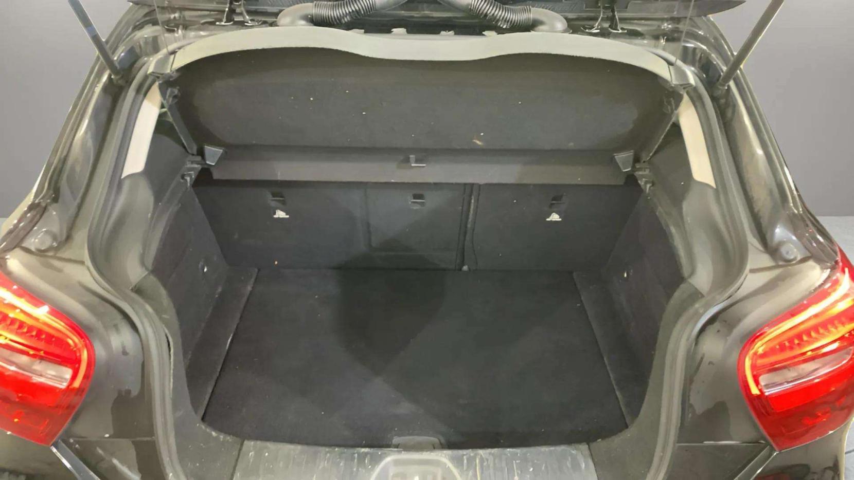 Mercedes-Benz A Class 1.5 A180d SE (Executive) Hatchback 5dr Diesel Manual Euro 6 (s/s) (109 ps)
