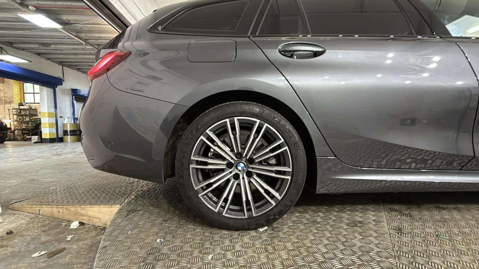 BMW 3 Series 2.0 330e 12kWh M Sport Touring 5dr Petrol Plug-in Hybrid Auto Euro 6 (s/s) (292 ps)