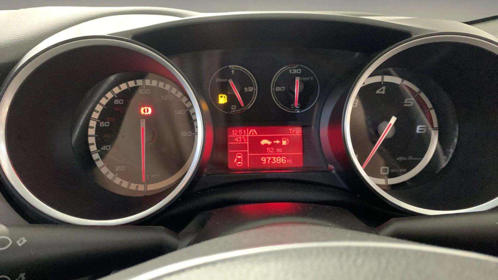 Alfa Romeo Giulietta 2.0 JTDM-2 Sportiva Nav Hatchback 5dr Diesel Manual Euro 5 (s/s) (150 bhp)