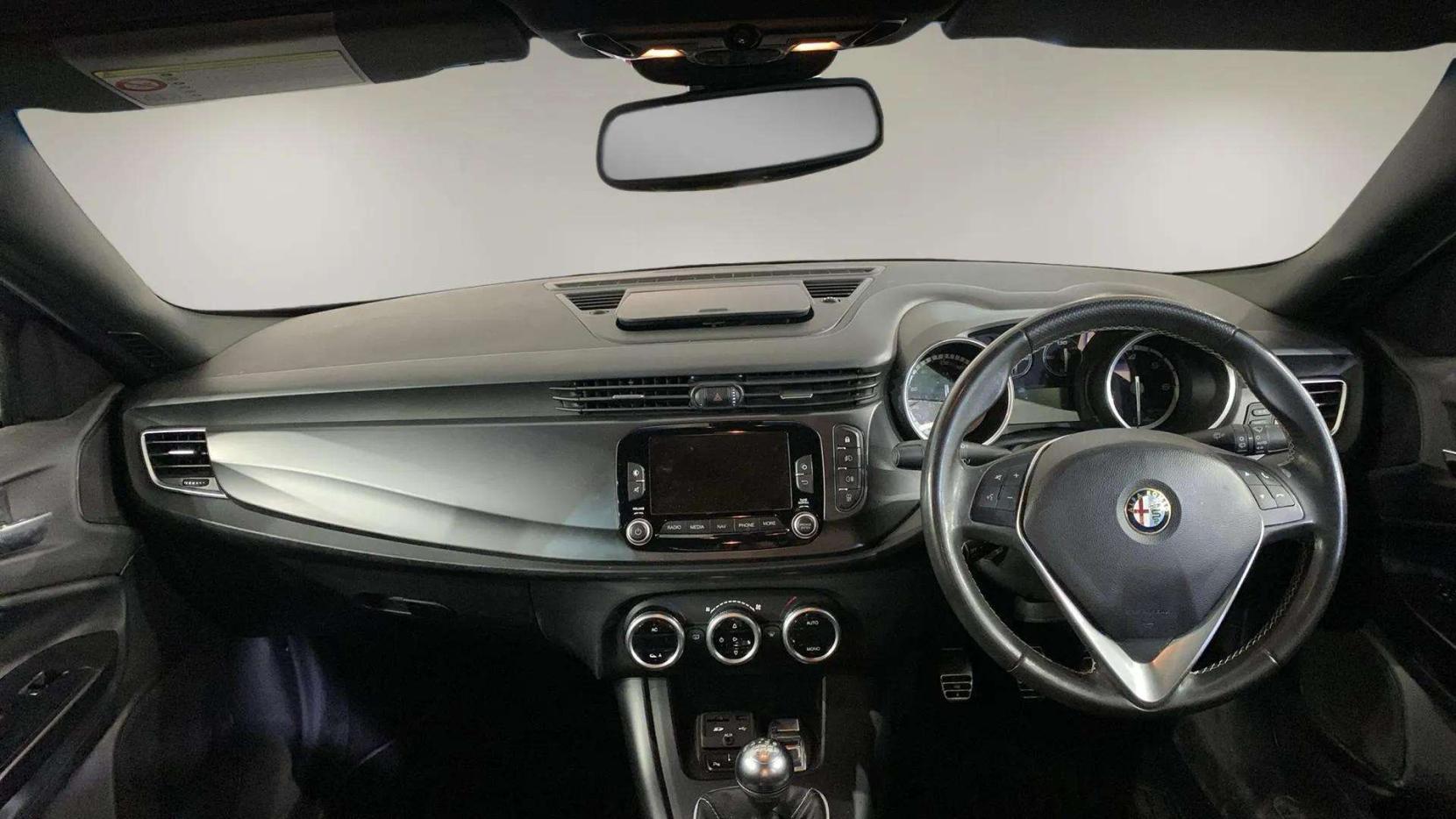 Alfa Romeo Giulietta 2.0 JTDM-2 Sportiva Nav Hatchback 5dr Diesel Manual Euro 5 (s/s) (150 bhp)
