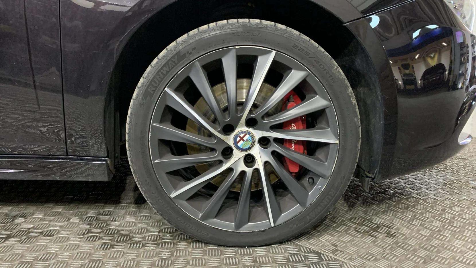 Alfa Romeo Giulietta 2.0 JTDM-2 Sportiva Nav Hatchback 5dr Diesel Manual Euro 5 (s/s) (150 bhp)