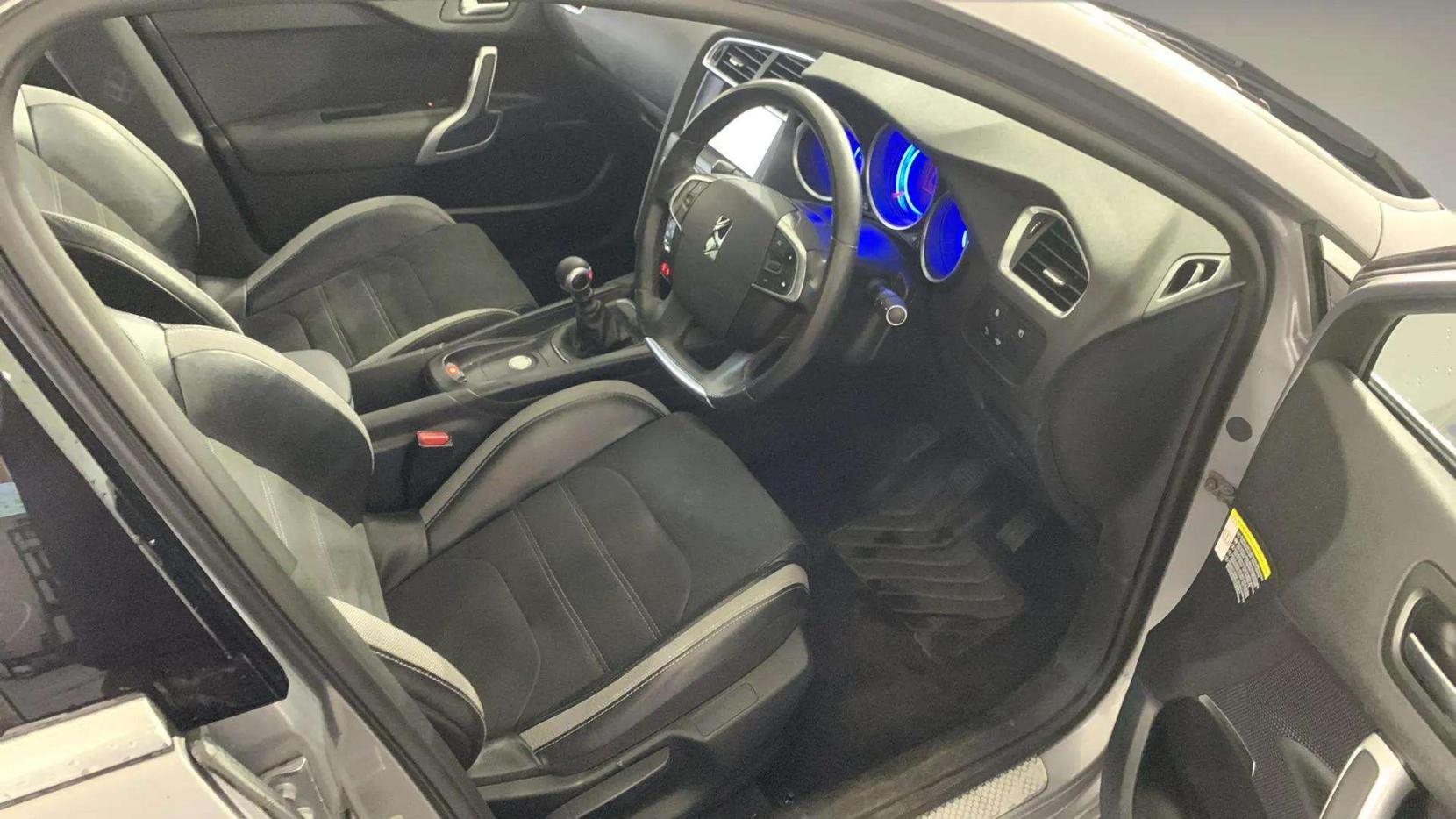 DS AUTOMOBILES DS 4 1.6 BlueHDi Prestige Hatchback 5dr Diesel Manual Euro 6 (s/s) (120 ps)