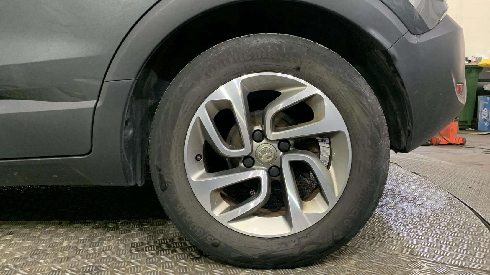 Vauxhall Crossland X 1.2 Tech Line Nav SUV 5dr Petrol Manual Euro 6 (81 ps)